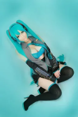 Hatsune_Miku_by_Hidori_Rose_32.webp